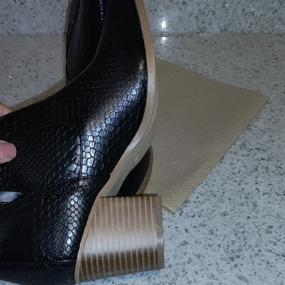 Elegant Black Textured Ankle Booties - Picture 5 of 5